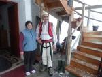 Accueil chaleureux par la famille de Kol, qui s'est habill de son costume traditionnel pour nous dire au revoir.. Ski de rando en Albanie.