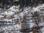 Village musulmans d'Albanie, sous la neige. Ski de rando en Albanie.