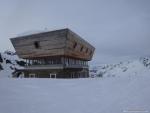 L'architecture surprenante de cette cabane suisse de Corno Griess (Tessin)