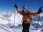 Premier sommet en ski de rando pour Vanessa... bravo !!